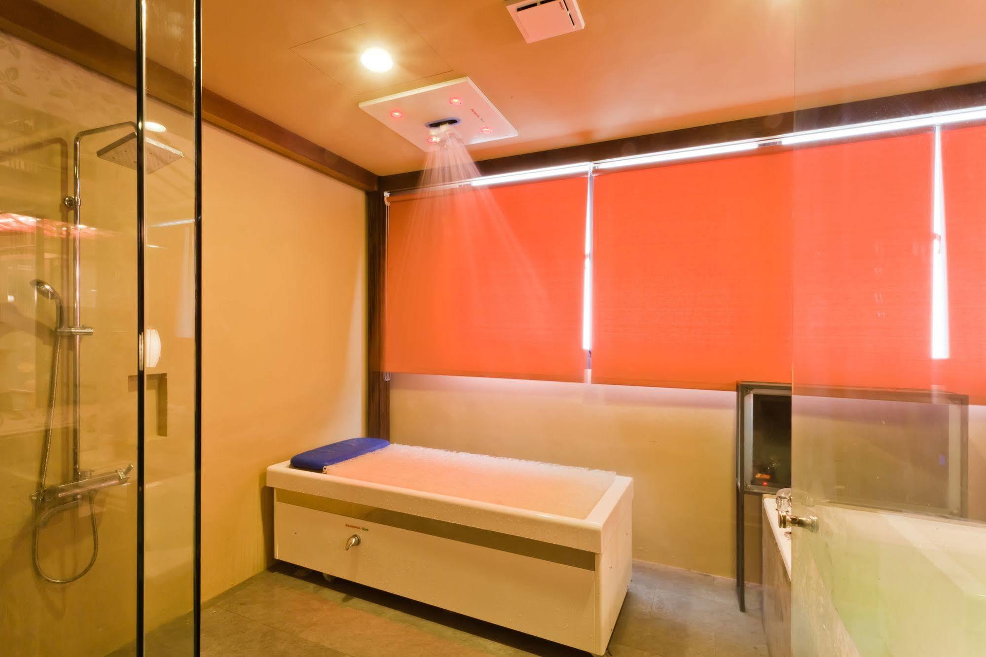 Tian Xia Ju Motel Yilan Luaran gambar
